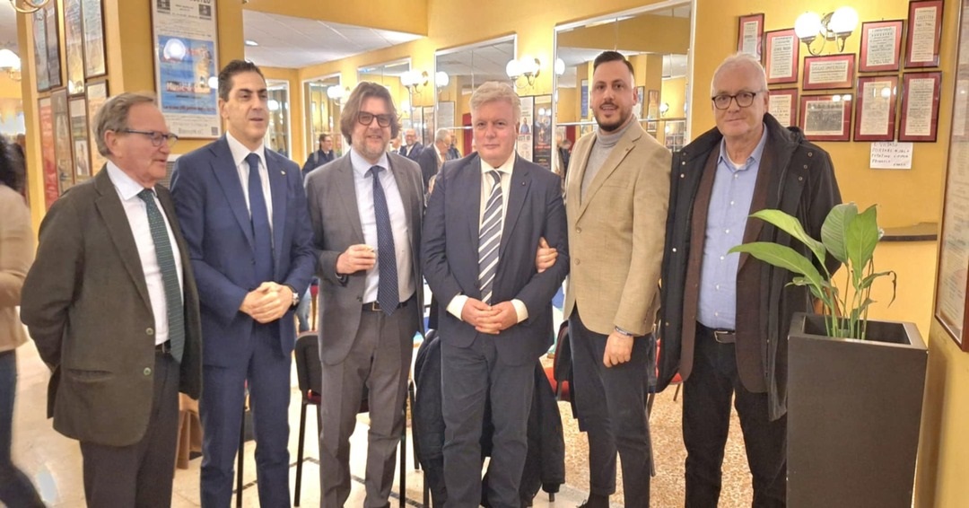 Nella foto, da sinistra: Luciano Schifone, Marco Nonno, Marco Osnato, Luigi Carfora, Gildo De Santis e Luigi Rispoli.